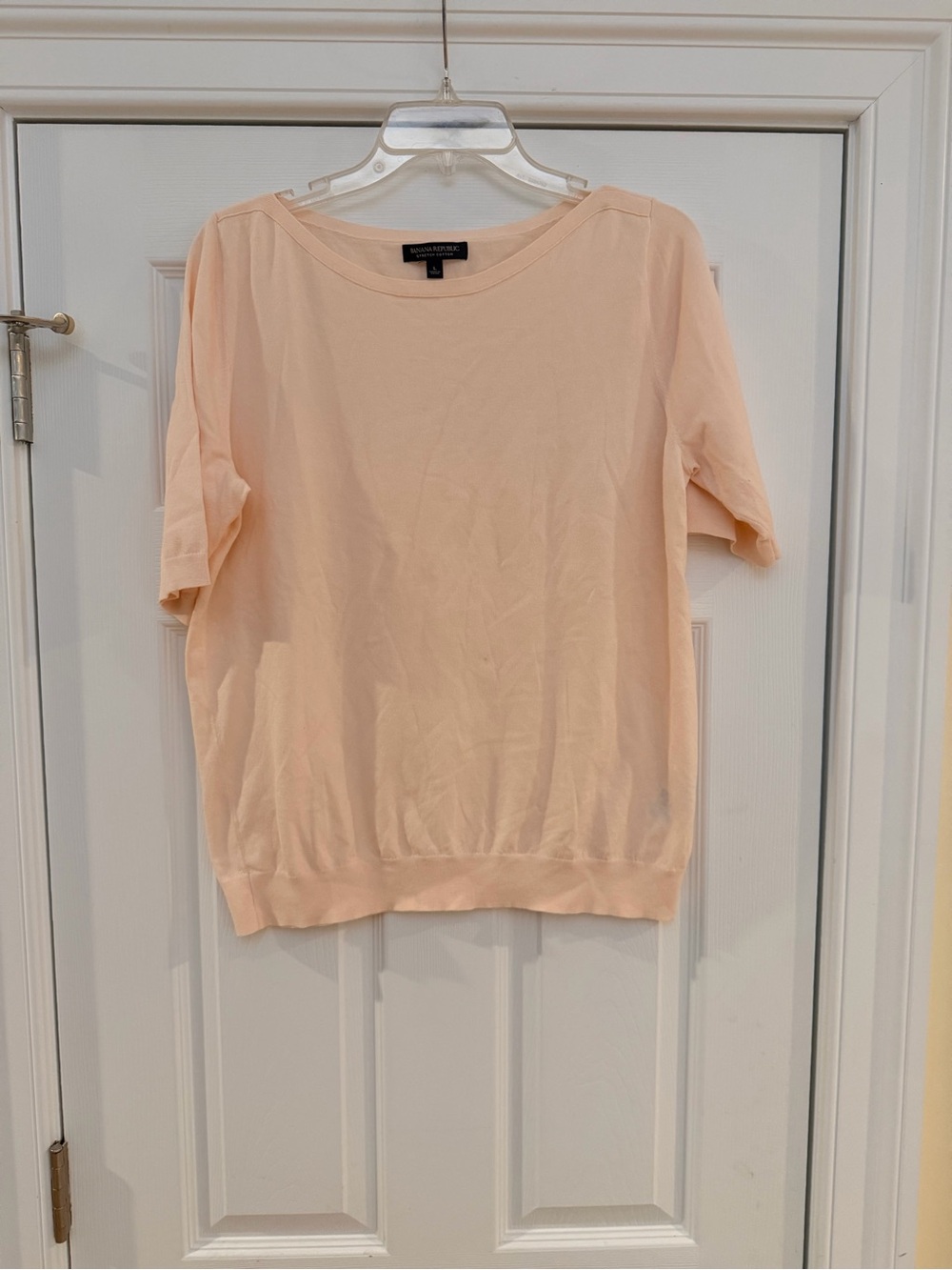 Ladies Size Large "Banana Republic" Light Peach Short Sleeve Knit Top GUC